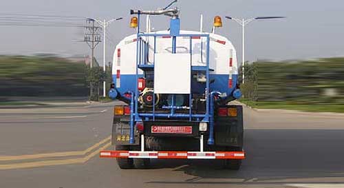 東風(fēng)145護(hù)欄清洗車(chē)