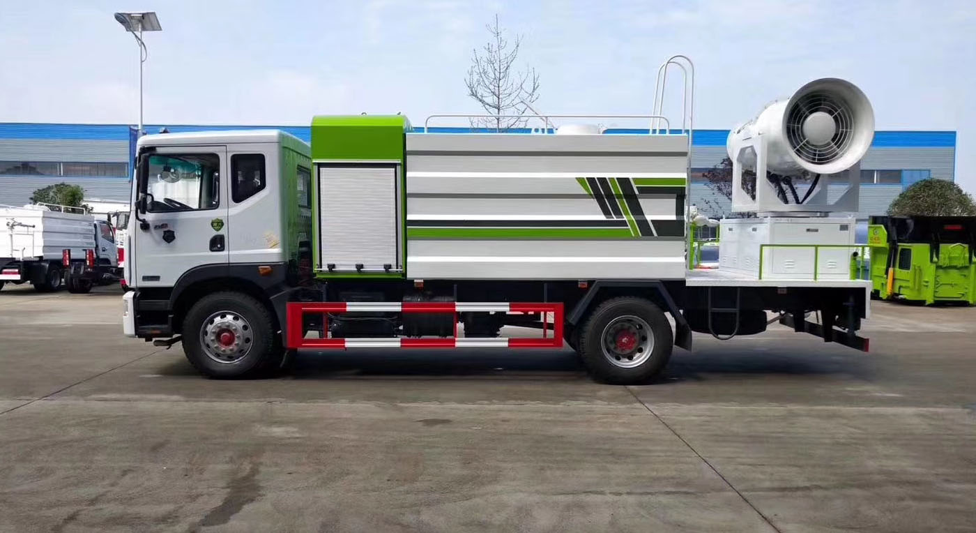 東風(fēng)D9多功能抑塵車(chē)