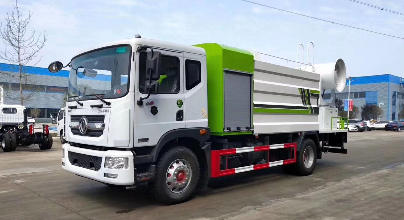 東風(fēng)D9多功能抑塵車(chē)