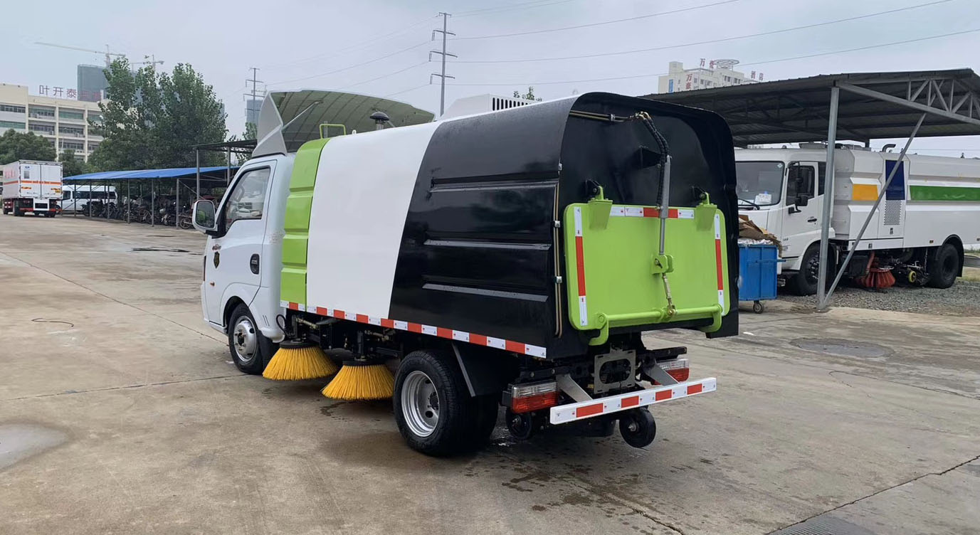 國六東風(fēng)途逸汽油發(fā)動機掃路車