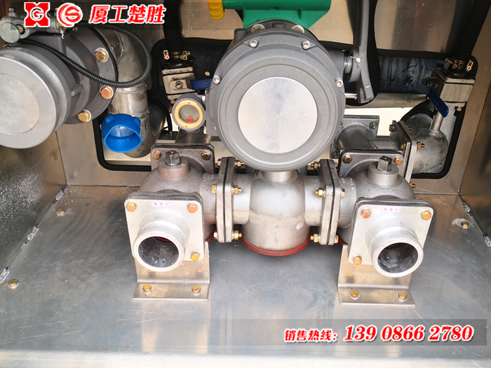多利卡D9汽油14.3方，柴油16.2方鋁合金運油車