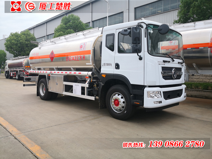 多利卡D9汽油14.3方，柴油16.2方鋁合金運油車