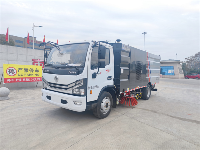 多利卡8方洗掃車(chē)