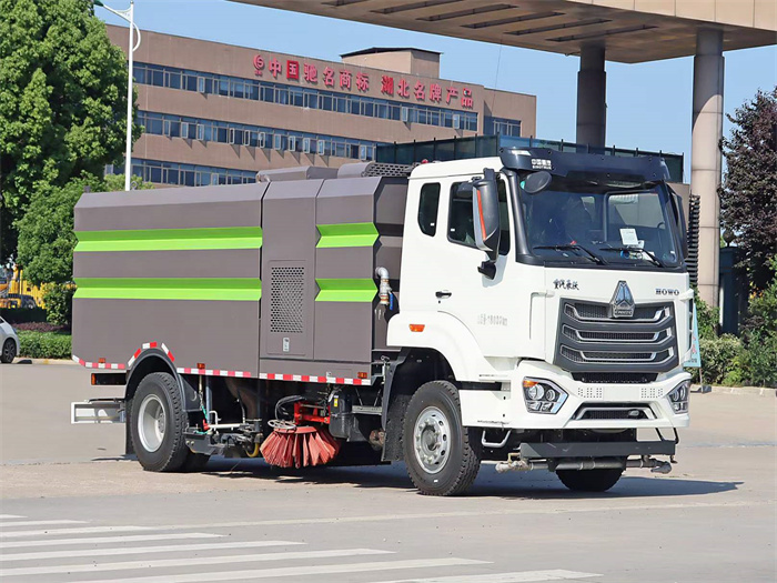 重汽豪沃洗掃車(chē)（深度保潔車(chē)）