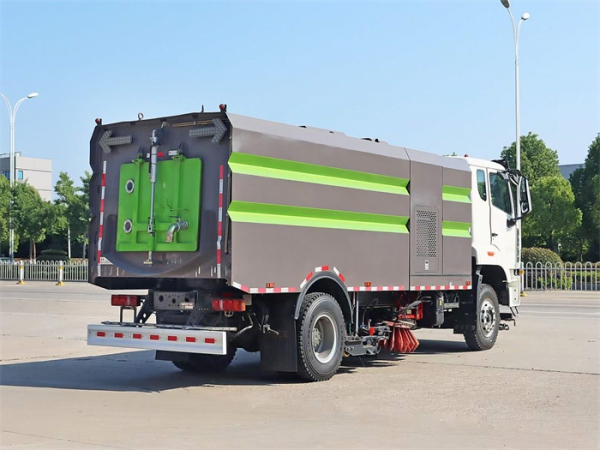 重汽豪沃洗掃車(chē)（深度保潔車(chē)）