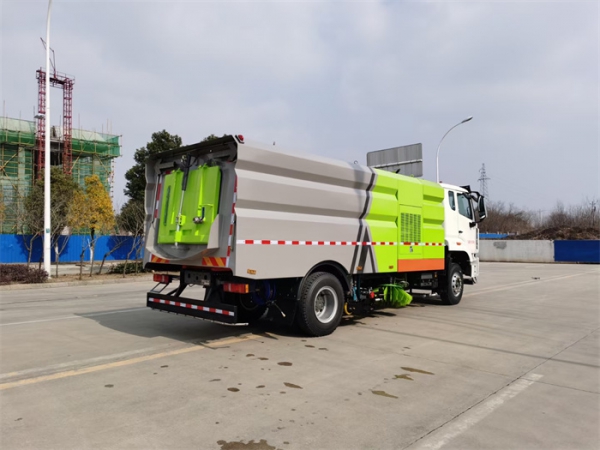 重汽豪沃洗掃車(chē)（深度保潔車(chē)）