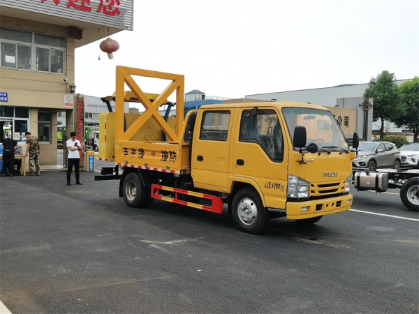 五十鈴70K防撞緩沖車(chē)