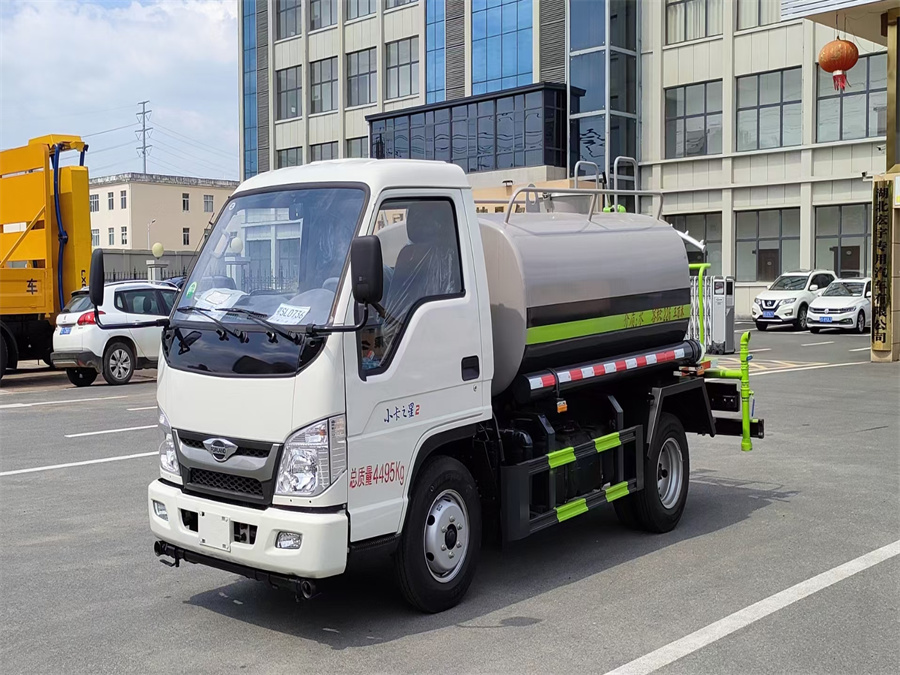 藍(lán)牌3方綠化噴灑車(chē)