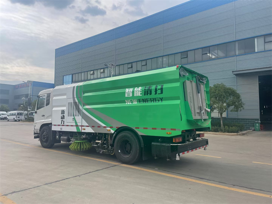 東風(fēng)天錦無副發(fā)動(dòng)機(jī)洗掃車