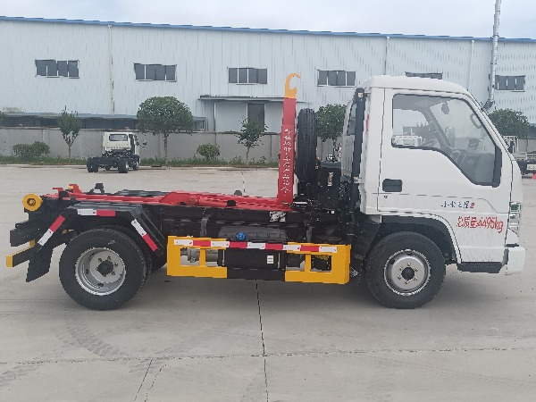福田小卡之星勾臂垃圾車(chē)