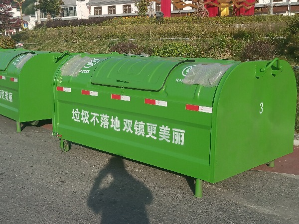 福田小卡之星勾臂垃圾車(chē)