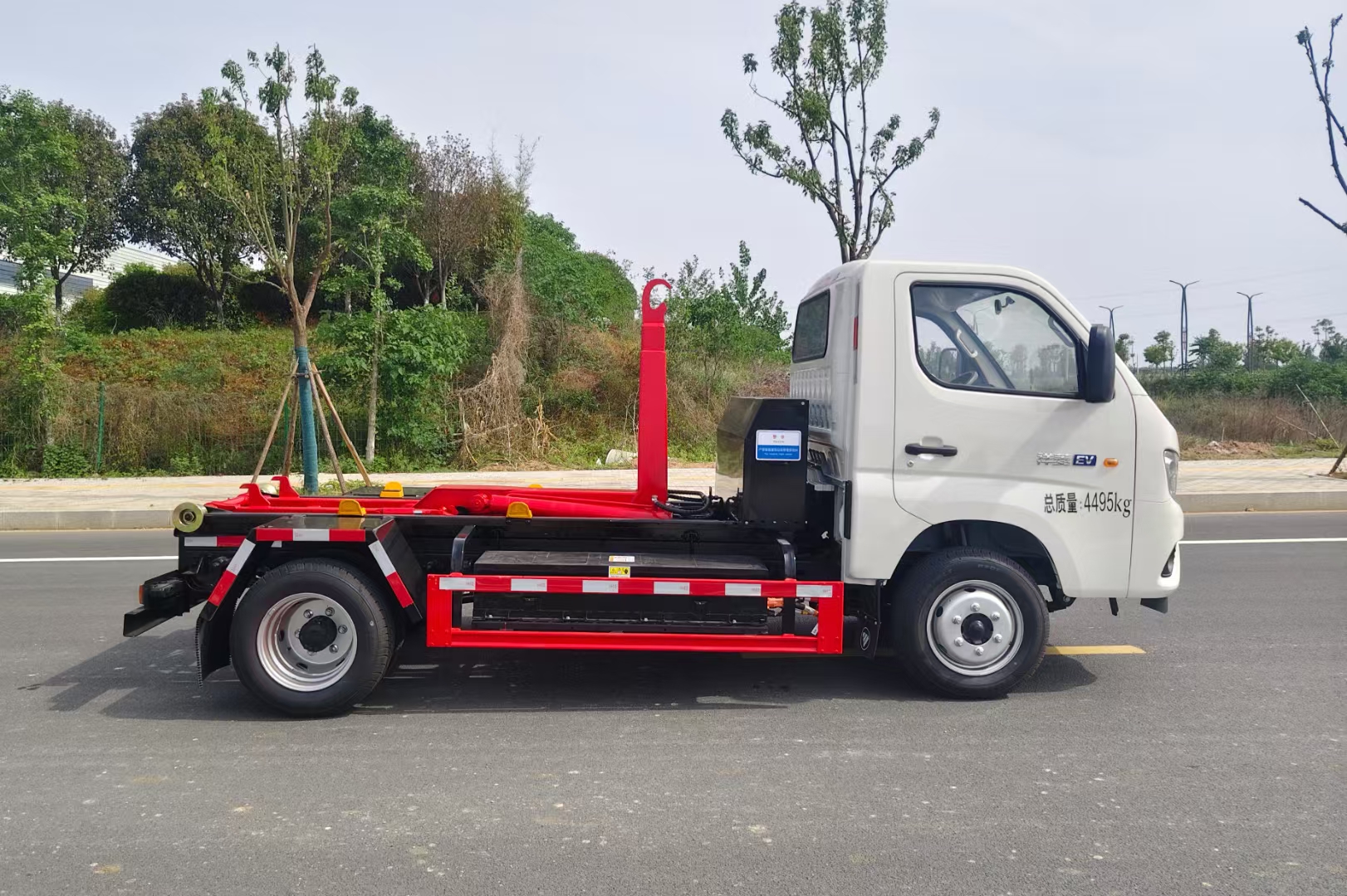 福田純電動垃圾車